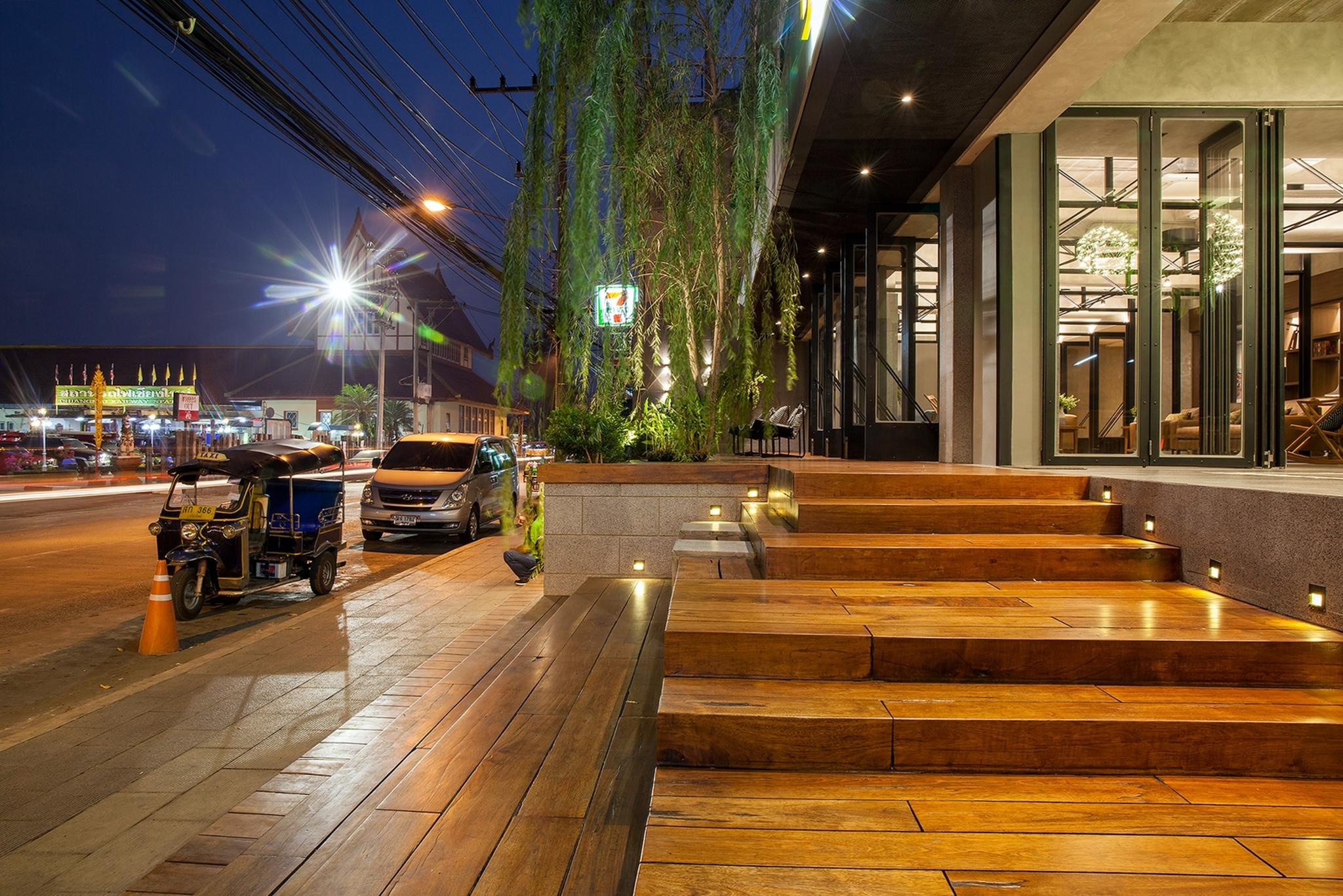 Bossotel Chiang Mai Exterior photo